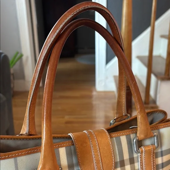 Burberry Tan and Cream Satchel with Iconic Check Pattern - Picture 3 of 11